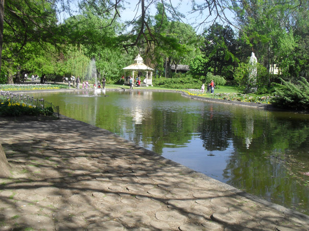 Dunavski park u Novom Sadu, april 2011 18 A.jpg